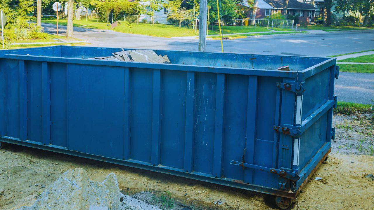 Jak przygotować teren pod kontener na gruz? Praktyczna lista przed zamówieniem