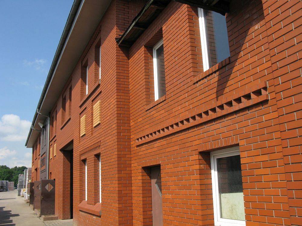 Płytka elewacyjna – jak dobrać materiał do stylu architektonicznego i warunków zewnętrznych?
