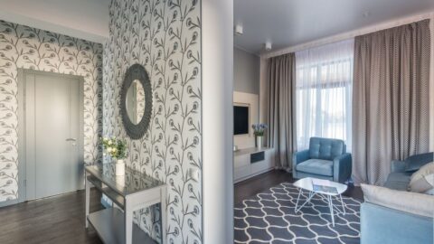 Tapety artystyczne w stylu japandi, boho, glamour i loft – jak dopasować wzór do aranżacji?